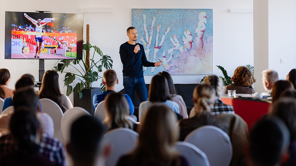 communityMeet_Toth_2149_1000