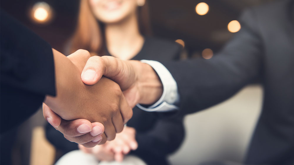 697660129_businessHandshake_1000